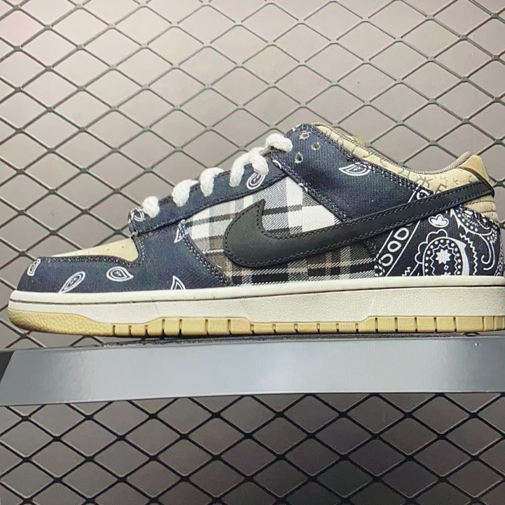 Nike Dunk Low Premium QS SB x Travis Scott Cactus Jack Sneakers Size EU 36.5